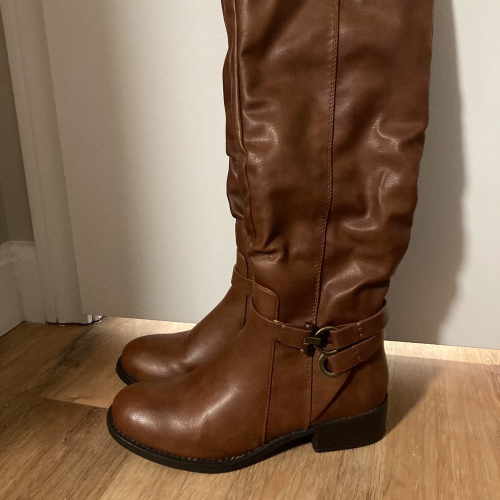 New in original box brown boots